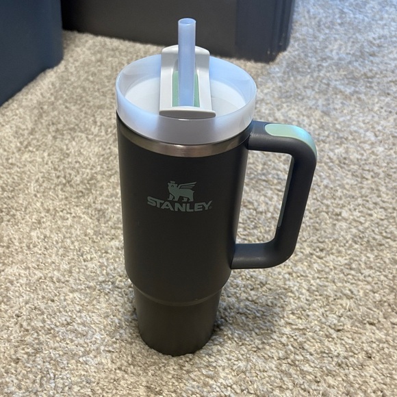 Stanley Matte Tumbler with Handle and Lid in color 'charcoal' 30 ounce - Picture 1 of 8